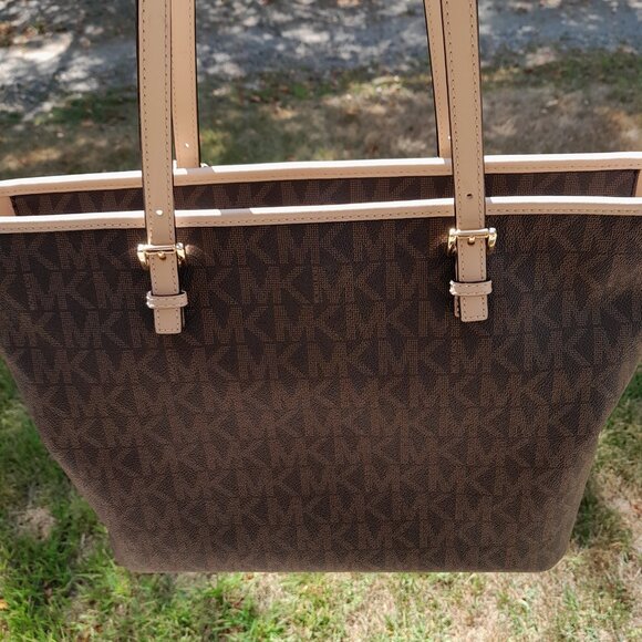 Michael Kors Purse - Picture 7 of 8